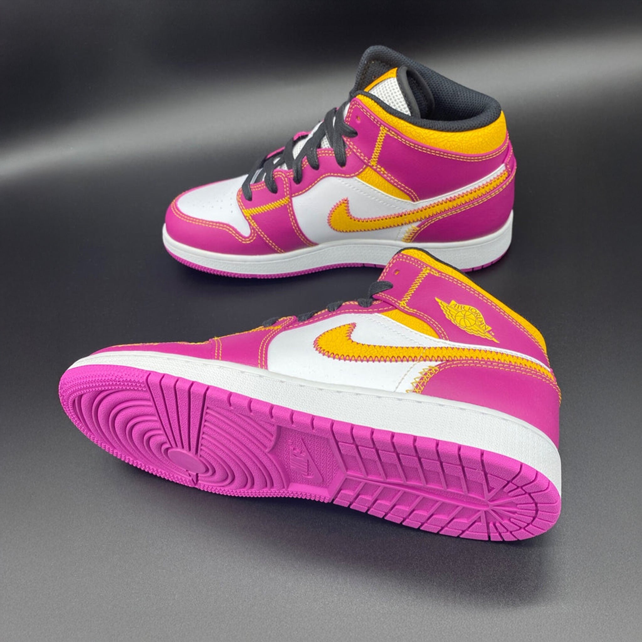 Jordan 1 Mid White University Gold